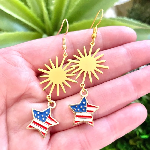 American Flag Starburst Dangle Earrings - Picture 3 of 4
